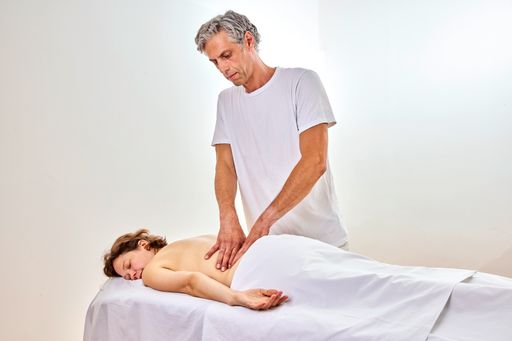  Der 18. Oktober wurde von der Landesinnung der Fußpfleger,
Kosmetiker und Masseure zum „Tag der Massage“ ausgerufen. Ziel der
Initiative ist es, die verschiedensten Formen der Massagen und deren
gesundheitsfördernde und heilende Wirkung noch bekannter zu machen.