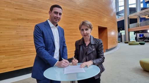  Die beiden EU-Abgeordneten Anne Sander und
Alexander Bernhuber setzen sich gemeinsam gegen den Borealis-Deal
ein.