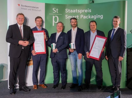 Vöslauer freut sich über Staatspreis Smart
Packaging 2022 Auszeichnung für die Vöslauer 1 l PET-Mehrwegflasche