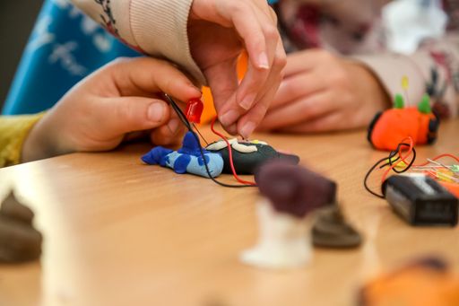 Vorschau Bild von Technik begeistert Mädchen: 700 Schülerinnen bei
Girls! TECH UP
