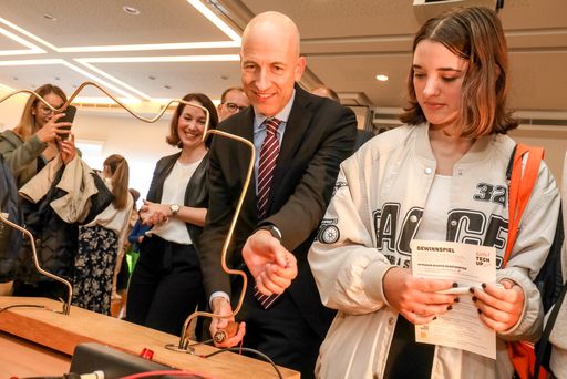 Technik begeistert Mädchen: 700 Schülerinnen bei
Girls! TECH UP