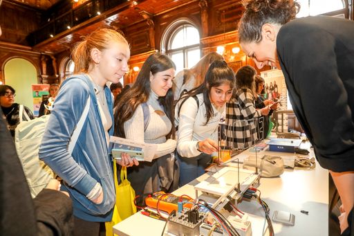 Vorschau Bild von Technik begeistert Mädchen: 700 Schülerinnen bei
Girls! TECH UP