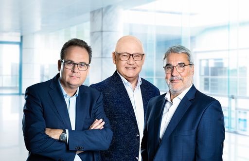 Vorschau Bild von v.l.n.r. Univ.-Prof. Dr. Wolfgang Hilbe, Mag. Heinz
Wlzek, Gerhard Feilmayr, MBA