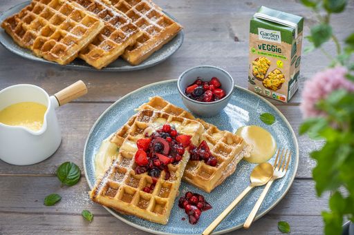 Garden Gourmet vEGGI - die pflanzliche
Ei-Alternative passt auch gut zum Backen. Bei Backrezepten können
die Eier 1:1 durch das vEGGie ersetzt werden: 50 ml entsprechen
einem Ei.