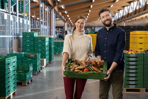 HOFER rettet jetzt gemeinsam mit Unverschwendet wertvolle
Lebensmittel unter der Eigenmarke RETTENSWERT. Ab 21. Oktober stehen
hochwertige Aufstriche, Chutneys und vieles mehr in allen
österreichischen HOFER Filialen zum Kauf.