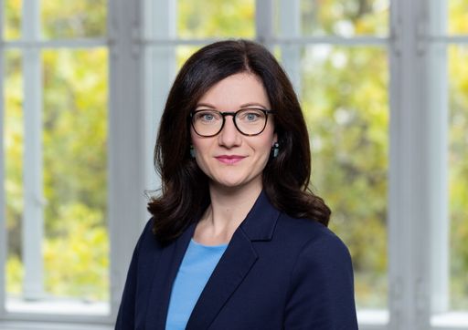 Porträtfoto Maria Eder, Leiterin der Abteilung
Personal und Personalentwicklung der Medizinischen Universität Wien