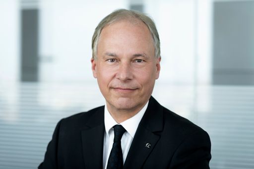 Vorschau Bild von Peter Eichler, Vorstand bei UNIQA Insurance Group
AG, zuständig für Personenversicherung und Asset Management.