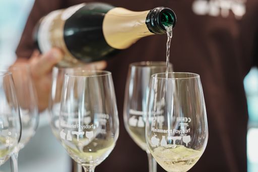 Vorschau Bild von Der Weinmarkt Poysdorf lockt am Tag des
österreichischen Sekts mit zahlreichen Programmpunkten und
Verkostungen.