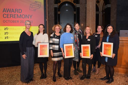 V.l.n.r.: Eva Alvarez, Catharina Maul, Catherine
Guyot, Sabina Grincevičiūtė, Katharina Bayer, Barbara Poberschnigg,
Margarete Salzer, Carla Lo.