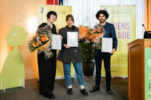 v.l.n.r : Mag.a Martina Madner, Mag.a Eva
Liebentritt, Yilmaz Gülüm, MA