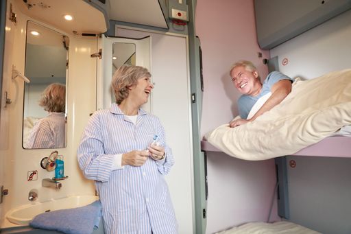 Board in the evening, arrive rested the next morning: Sleeping
compartment of Urlaubs-Express motorail Photo: Train4you / Weiterer
Text über ots und www.presseportal.de/nr/130259 / Die Verwendung
dieses Bildes für redaktionelle Zwecke ist unter Beachtung aller
mitgeteilten Nutzungsbedingungen zulässig und dann auch honorarfrei.
Veröffentlichung ausschließlich mit Bildrechte-Hinweis.
