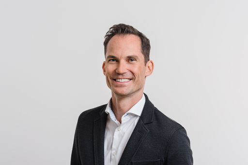 Vorschau Bild von durchblicker: Steigende Zinsen lassen Österreicher
trotz Krise und Rekordinflation wieder mehr sparen