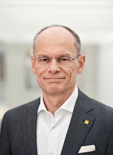 Vorschau Bild von DI Walter Oblin, Generaldirektor-Stellvertreter und
Vorstand Brief & Finanzen der Österreichischen Post AG