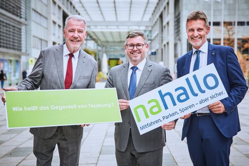 Bürgermeister Klaus Schneeberger, Mobilitätslandesrat Ludwig
Schleritzko und VOR Geschäftsführer Wolfgang Schroll freuen sich
über das Angebot in der P+R-Anlage Wiener Neustadt West.