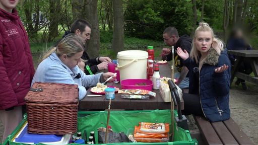 In Rostock gibt es ein Widersehen: Cindy ist zu Besuch. Die
zweifache Mutter feiert ihren 21. Geburtstag mit ihrer Familie. /
Weiterer Text über ots und www.presseportal.de/nr/6605 / Die
Verwendung dieses Bildes für redaktionelle Zwecke ist unter
Beachtung aller mitgeteilten Nutzungsbedingungen zulässig und dann
auch honorarfrei. Veröffentlichung ausschließlich mit
Bildrechte-Hinweis.