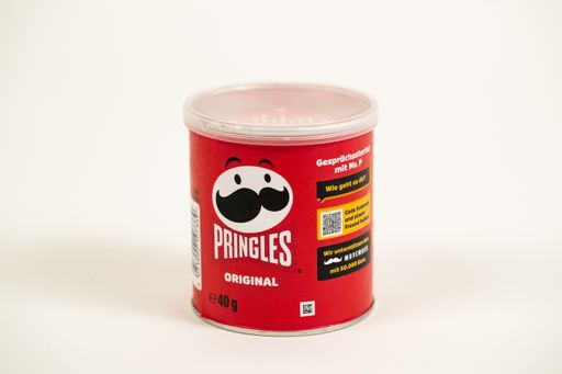 Vorschau Bild von "Gesprächsstarter mit Mr. P": Mehr über Gefühle reden! Daran
angelehnt hat Pringles® ein Set mit Mental Health Awareness Cards
entwickelt: Fragekarten, die als Anregung für Gedanken und Gespräche
dienen können. Das "Gesprächsstarter mit Mr. P"-Kartenset wird
diesen November in einer exklusiven Movember-Edition Pringles®-Dose
an Influencer für eine Social-Media-Aktion gesendet und an die
Community verlost. Die Aktivierung kreiert Aufmerksamkeit gegenüber
der mentalen Gesundheit von Männern und schafft Sensibilität und
Offenheit für ein längst überholtes Stigmata: Männer müssen sich
nicht länger hinter ihrem Bart verstecken, sondern können offen über
ihre Gefühle und mentale Gesundheit sprechen. / Weiterer Text über
ots und www.presseportal.de/nr/38514 / Die Verwendung dieses Bildes
für redaktionelle Zwecke ist unter Beachtung aller mitgeteilten
Nutzungsbedingungen zulässig und dann auch honorarfrei.
Veröffentlichung ausschließlich mit Bildrechte-Hinweis.
