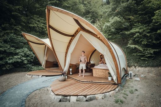  Das steirische Unternehmen STROHBOID hat sich auf
nachhaltige Outdoor-Lösungen für Gastro, Hotellerie, Glamping und
Winzer spezialisiert.