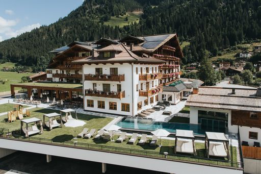 Vorschau Bild von 550 Tonnen CO2 konnte das Wellnesshotel Tauernhof
im Salzburger Großarl durch neu gesetzte Umwelt- und Klimamaßnahmen
einsparen.