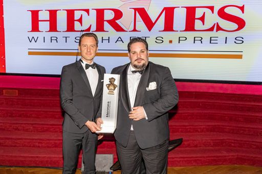  Michael Mack, Geschäftsführer von IMMOcontract und
Sascha Haimovici, Geschäftsführender Gesellschafter der
IMMOcontract, mit HERMES.Wirtschafts.Preis