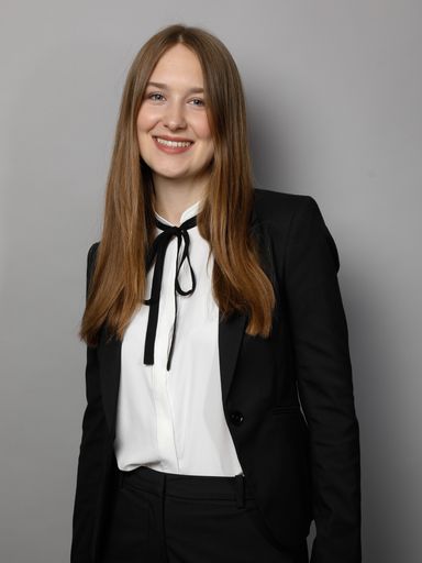 „Ich freue mich sehr über die Möglichkeit, durch
das krone.at-Stipendium einen Einblick in praktische Data
Science-Thematiken zu bekommen und im Zuge einer Masterarbeit ein
wirklich spannendes Thema bearbeiten und dabei wertvolle Erfahrungen
sammeln zu können“, freut sich die Gewinnerin der aktuellen
Ausschreibung, Anna-Christina Zechmeister. Ihr finanziert krone.at
nicht nur die Studiengebühren für vier Semester, die Studentin
erhält auch einen exklusiven Einblick in den Digitalbereich der
größten Tageszeitung des Landes.