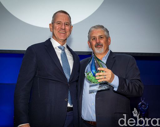 RHEACELL erhält 'Partners in Progress Award' von debra of America
für Epidermolysis Bullosa-Forschung. Brett Kopelan, Executive
Director von debra of America. Dr. Christoph Ganss, Arzt,
Mitbegründer und Geschäftsführer von RHEACELL / Weiterer Text über
ots und www.presseportal.de/nr/163211 / Die Verwendung dieses Bildes
für redaktionelle Zwecke ist unter Beachtung aller mitgeteilten
Nutzungsbedingungen zulässig und dann auch honorarfrei.
Veröffentlichung ausschließlich mit Bildrechte-Hinweis.