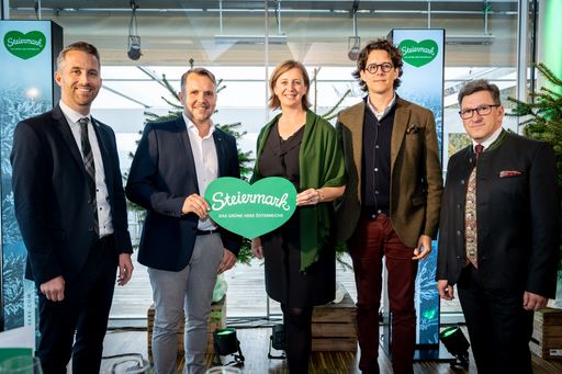 Von links nach rechts: Philip Borckenstein-Quirini
(Thermenresort Loipersdorf), Michael Feiertag (GF Steirische
Tourismus und Standortmarketing Gmbh), Tourismuslandesrätin Barbara
Eibinger-Miedl, Fabrice Girardoni (WK Steiermark Seilbahnen) und
Gerald Stoiser (Gastgeber Thermenhotel Stoiser).