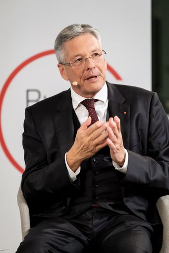 Vorschau Bild von Kärntens Landeshauptmann Dr. Peter Kaiser im ersten
C³- “Business Talk”: „Schließe keine Koalition mit der FPÖ in
Kärnten aus“