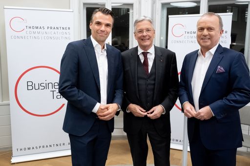 Vorschau Bild von Kärntens Landeshauptmann Dr. Peter Kaiser im ersten
C³- “Business Talk”: „Schließe keine Koalition mit der FPÖ in
Kärnten aus“