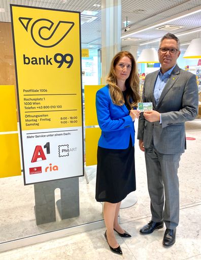 Patricia Kasandziev, bank99 Vorstandsmitglied mit
Harald Kunczier, Leiter Filialen bei der Post