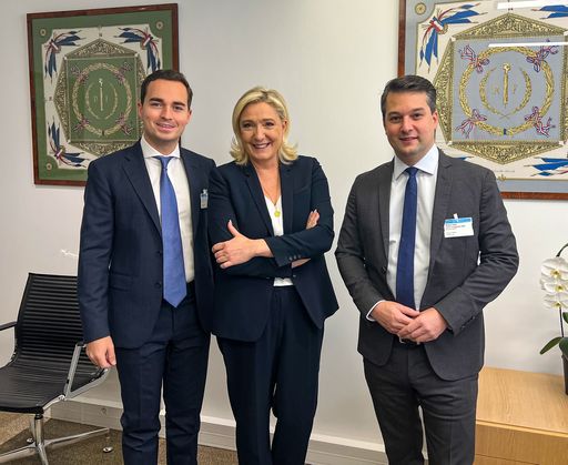  Der Wiener FPÖ-Chef, Stadtrat Dominik Nepp und
FPÖ-Klubobmann Maximilian Krauss haben heute in Paris die
Fraktionschefin des Rassemblement National und französische
Präsidentschaftskandidatin Marine Le Pen zu einem Gespräch
getroffen.