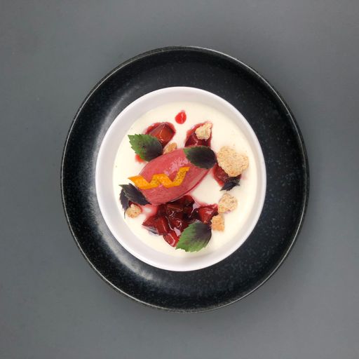 Vorschau Bild von 3. Gang des Haubenmenüs am 21.11.: Tonka Panna
Cotta