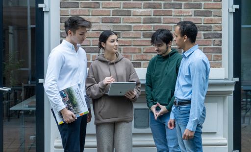 Vorschau Bild von Handelsakademie oder Handelsschule - DEIN Weg zu erfolgreicher
Finanzbildung!