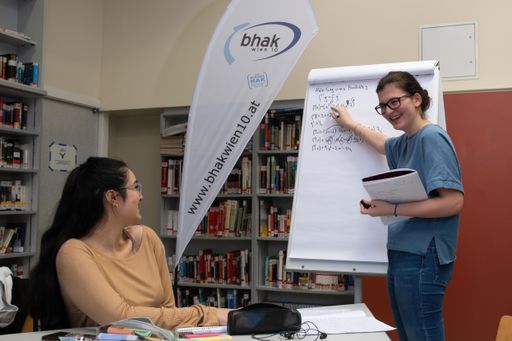 Vorschau Bild von Peer Learning Miteinander lernen und erfolgreich sein! In mehr
als 6000 Stunden haben Schüler*innen an der "10er HAK" schon
gemeinsam frewillig zusätzlich gearbeitet - Kostenlos, aber niemals
umsonst!