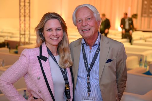 Die Veranstalter:innen Reinhard Einwaller, Erfinder der re.comm
und seine Tochter Iris Einwaller, Geschäftsführende Gesellschafterin
der epmedia Werbeagentur, laden die Top-Manager:innen der
Immobilienbranche zum 10. Innovationskongress nach Kitzbühel ein