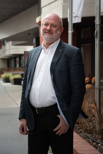 Vorschau Bild von Heinz Stieb, Bereichsleiter Häuser zum Leben,
Bereich Pflege und Interdisziplinäre Betreuung, zum erfolgreichen
Ergebnis: „Ein fairer und sozial gerechter Abschluss, der auch den
gesellschaftlichen Stellenwert der Sozialwirtschaft abbildet.“