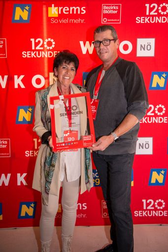 Die Gewinner von "120 Sekunden" 2022: Sabine und
Roman Baumgartner mit ihrer Katzenstuhl-Husse
