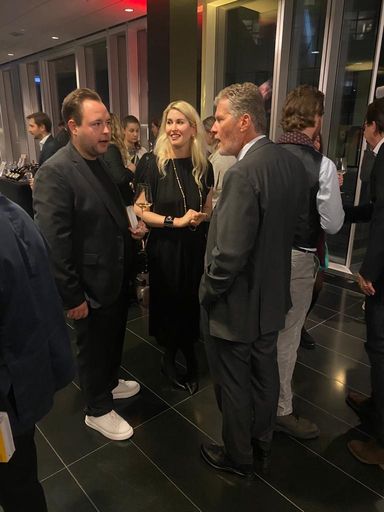 Gault Millau Herausgeber Karl Hohenlohe (rechts) im Gespräch mit
Marco Gatterer und Clara Löw. / Weiterer Text über ots und
www.presseportal.de/nr/166867 / Die Verwendung dieses Bildes für
redaktionelle Zwecke ist unter Beachtung aller mitgeteilten
Nutzungsbedingungen zulässig und dann auch honorarfrei.
Veröffentlichung ausschließlich mit Bildrechte-Hinweis.