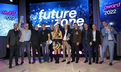  Die Gewinner:innen des futurezone Award 2022 auf
der Bühne