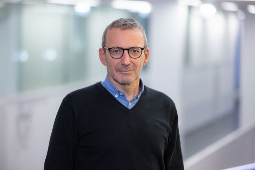 FH-Hon. Prof. Mag. Dr. Oliver Radinger, BA - Leiter
des Kompetenzzentrums für Angewandte Pflegeforschung an der FH
Campus Wien