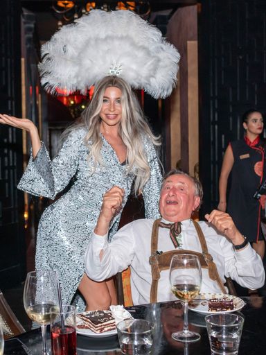 Vorschau Bild von Richard Lugner in seinem Element. Verwendung
ausschließlich in direktem Zusammenhang mit der Berichterstattung
zur Sendung.