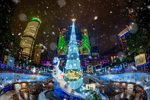 "Disney+ Carnival" 3D projection mapping show is
set to spread festive cheer with popular characters from Disney+ in
Christmasland main light show.