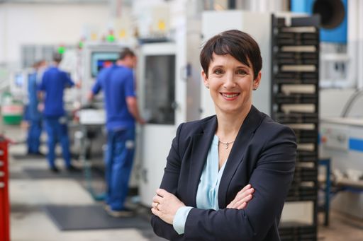  Ing. Mag. (FH) Claudia Zoff, Geschäftsführerin bei
Österreichs führendem Bohrer- und Fräserhersteller ALPEN-MAYKESTAG,
freut sich über eine erfolgreiche Geschäftsentwicklung