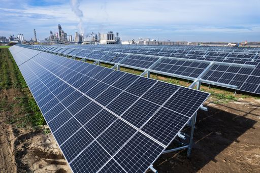 Vorschau Bild von Die neue Anlage in Schwechat ist Borealis' zweite
gemeinsam mit VERBUND errichtete Solaranlage nach Linz, ebenfalls in
Österreich. Fotos: © Borealis