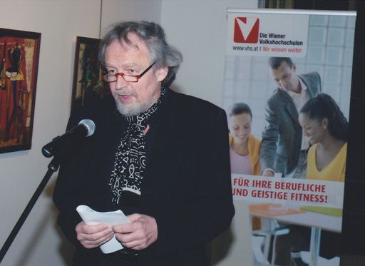 Univ.-Prof. Dr. Hubert Christian Ehalt spricht bei
einer Buchpräsentation der Edition Volkshochschule, 2008.