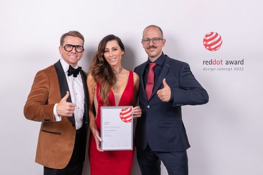 Red Dot Preisverleihung in Singapur: Ivan Reilly
Courtney M. Lawless (Moxehub), Clemens Kupsch (Parkside Interactive)