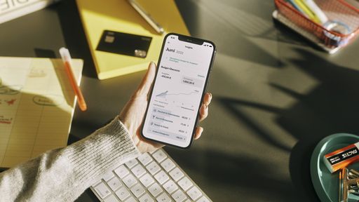Mit Hilfe von Digital-Banking-Funktionen kann man Ausgaben und
Ersparnisse einfach verfolgen. / Die Verwendung dieses Bildes für
redaktionelle Zwecke ist unter Beachtung aller mitgeteilten
Nutzungsbedingungen zulässig und dann auch honorarfrei.
Veröffentlichung ausschließlich mit Bildrechte-Hinweis.