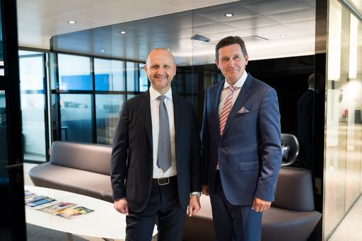 Peter Hanke, Stadtrat für Finanzen, Wirtschaft,
Arbeit, Internationales und Wiener Stadtwerke sowie Präsident des
WienTourismus (r.) und Norbert Kettner, Direktor des WienTourismus