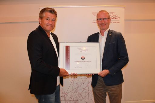 SPORT 2000 Österreich wurde erneut als „Sport
Leading Company“ ausgezeichnet. Am Bild v.l.n.r.: Anton Pichler,
Vorstand der Sport Leading Company und Dr. Holger Schwarting,
Vorstand von SPORT 2000 Österreich.