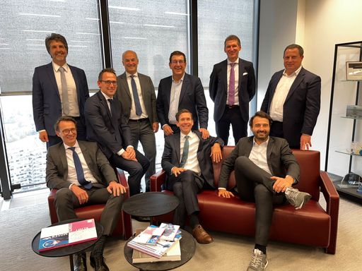  Führungsteams der Management Factory und der Valtus
Gruppe bei der Unterzeichnung der Verträge im November 2022 in Wien.