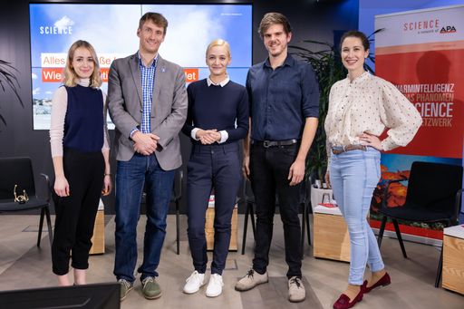Vorschau Bild von https://www.apa-fotoservice.at/galerie/30918 Im Bild v.l.n.r.:
Verena Mischitz (Der Standard), Daniel Huppmann (IIASA), Sandra
Walder (APA, Moderation), Johannes Stangl (Complexity Science Hub,
Fridays for Future) und Isabella Uhl-Hädicke (Universität Salzburg)